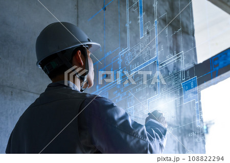 コンテック/建築テックに関連したヘルメットを被った男性作業員 108822294