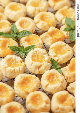 Lemon Curd Cookies 108823468