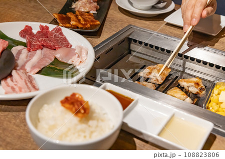 ジューシーで美味しそうな焼肉 ジューシーで美味しそうな焼肉 108823806