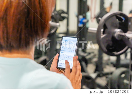 パーソナルトレーニングジム　アラ還女性　ダイエット　体重管理　体組成計　グラフ 108824208