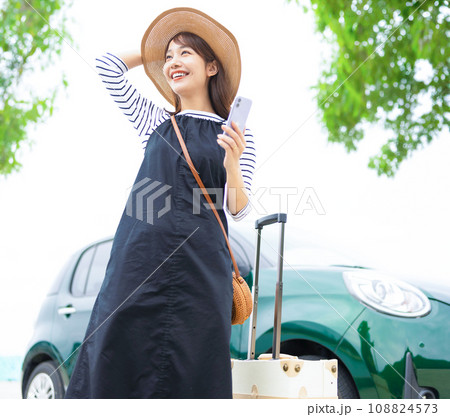 旅行中の女性 旅行中の女性 108824573