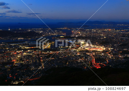 【福岡県】北九州市の夜景(皿倉山展望台) 【福岡県】北九州市の夜景(皿倉山展望台) 108824697