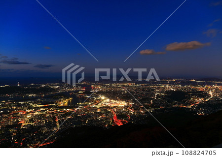 【福岡県】北九州市の夜景（皿倉山展望台） 108824705