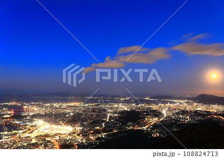 【福岡県】北九州市の夜景(皿倉山展望台) 【福岡県】北九州市の夜景(皿倉山展望台) 108824713