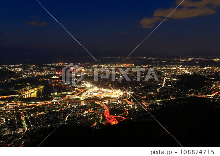 【福岡県】北九州市の夜景(皿倉山展望台) 【福岡県】北九州市の夜景(皿倉山展望台) 108824715
