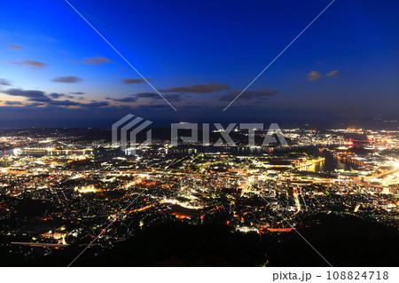 【福岡県】北九州市の夜景（皿倉山展望台） 108824718