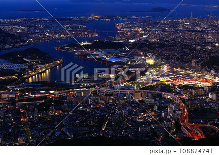 【福岡県】北九州市の夜景(皿倉山展望台) 【福岡県】北九州市の夜景(皿倉山展望台) 108824741