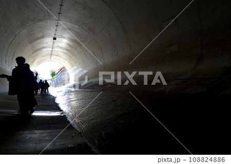新湊川トンネルの坑門　兵庫県土木の日イベント　新湊川ウォーク～湊川隧道通り抜け 108824886
