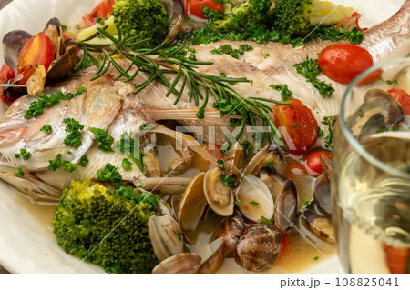 アクアパッツア 　ワイン 108825041