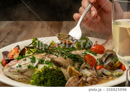 アクアパッツア   ワイン 108825096