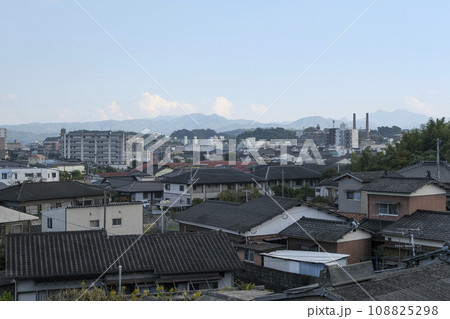 石炭の採掘で栄えた田川の市街地 108825298