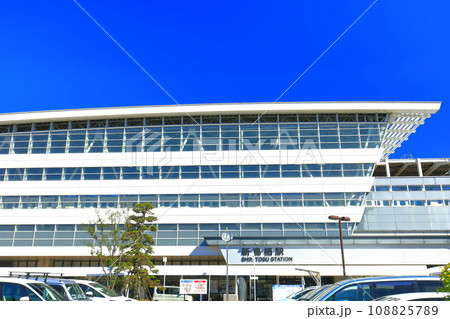 【佐賀県】快晴の新鳥栖駅の西口 108825789