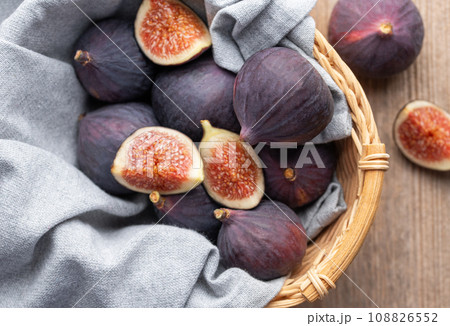 Fresh ripe figs 108826552
