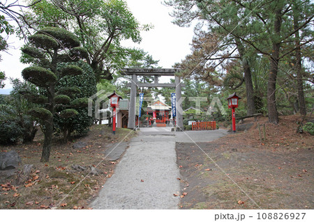 鹿児島県 桜島 月讀神社(つきよみじんじゃ)の第二の鳥居 鹿児島県 桜島 月讀神社(つきよみじんじゃ)の第二の鳥居 108826927