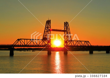 【佐賀県】筑後川昇開橋の夕景 108827184