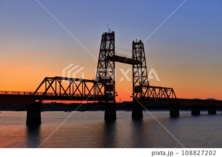 【佐賀県】筑後川昇開橋の夕景 108827202