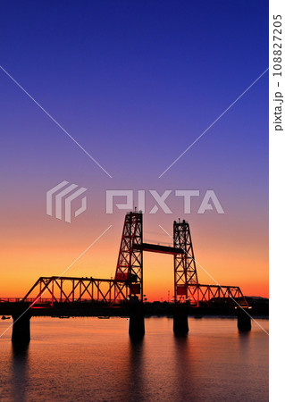 【佐賀県】筑後川昇開橋の夕景 108827205