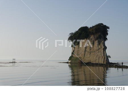 早朝の見附島　2023年5月 108827728