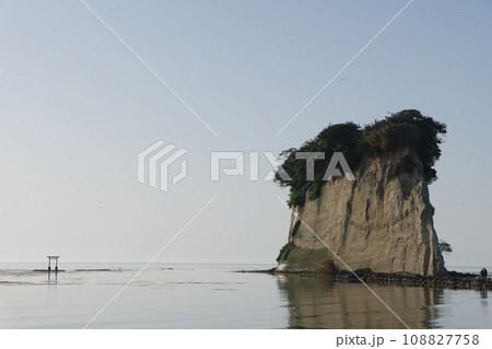 早朝の見附島　2023年5月 108827758