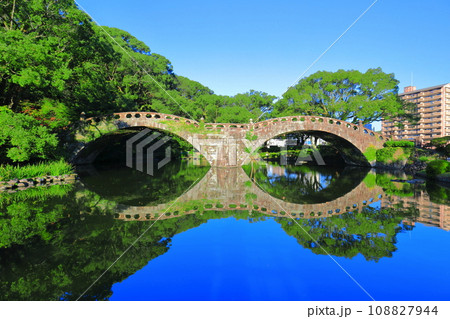 【長崎県】快晴の諫早公園の眼鏡橋 【長崎県】快晴の諫早公園の眼鏡橋 108827944