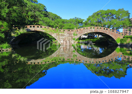 【長崎県】快晴の諫早公園の眼鏡橋 【長崎県】快晴の諫早公園の眼鏡橋 108827947