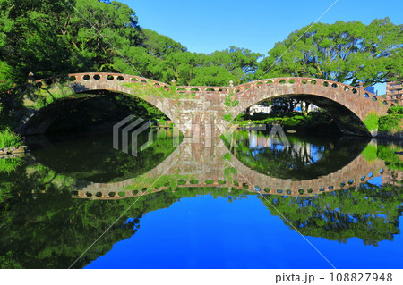 【長崎県】快晴の諫早公園の眼鏡橋 【長崎県】快晴の諫早公園の眼鏡橋 108827948