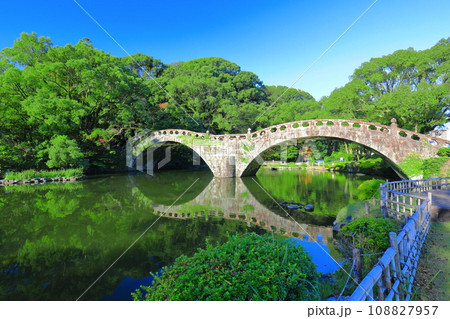 【長崎県】快晴の諫早公園の眼鏡橋 【長崎県】快晴の諫早公園の眼鏡橋 108827957