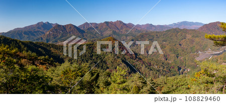 秋の昇仙峡羅漢寺山 弥三郎岳からの絶景 金峰山と茅ヶ岳 秋の昇仙峡羅漢寺山 弥三郎岳からの絶景 金峰山と茅ヶ岳 108829460