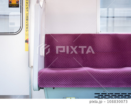通勤電車の車内 東京メトロ南北線6000系 通勤電車の車内 東京メトロ南北線6000系 108830073