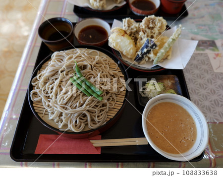 長瀞渓谷の蕎麦屋にて とろろ蕎麦 長瀞渓谷の蕎麦屋にて とろろ蕎麦 108833638
