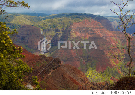 ハワイ 風景 ワイメア渓谷 ハワイ 風景 ワイメア渓谷 108835252