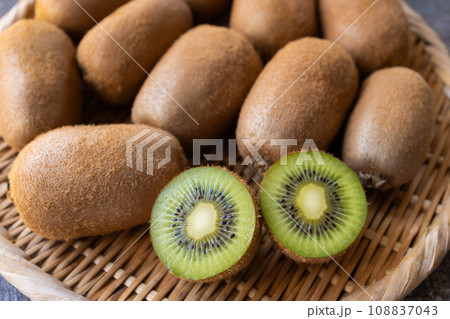 キウイフルーツのグレイシー 108837043