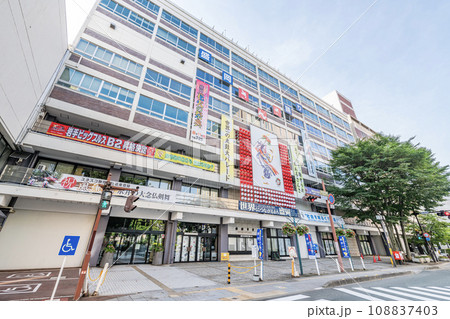 岩手県盛岡市　晴天の盛岡市役所 108837403