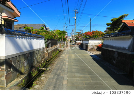 【長崎県】快晴の島原　鯉の水辺路（鯉の泳ぐまち） 108837590