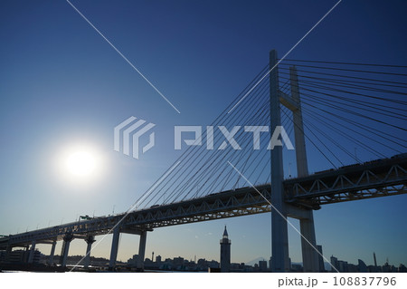 横浜、クルージング、横浜港、船上、橋、骨組み、鉄骨、甲板、椅子、風景、ベイブリッジ、橋、日本、神奈川 横浜、クルージング、横浜港、船上、橋、骨組み、鉄骨、甲板、椅子、風景、ベイブリッジ、橋、日本、神奈川 108837796