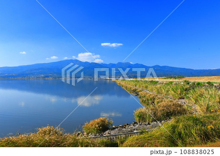 【長崎県】雲仙多良シーライン展望所から見た諫早干拓堤防道路 108838025