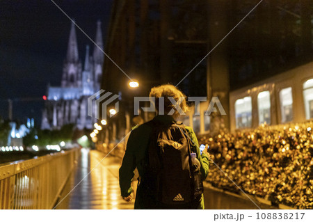 People walk along the evening Hohenzollern bridge 108838217