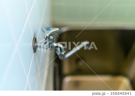 古いお風呂場の水栓 古いお風呂場の水栓 108840841