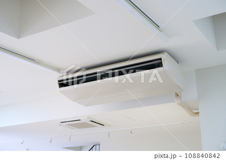 業務用のエアコンが設置されている 業務用のエアコンが設置されている 108840842
