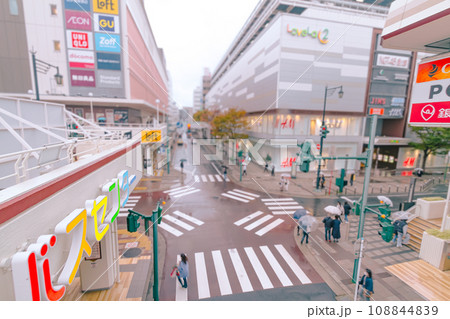 雨の日の万代の街並み 雨の日の万代の街並み 108844839