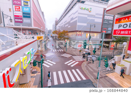 雨の日の万代の街並み 雨の日の万代の街並み 108844840