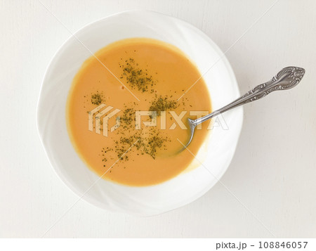 バターナッツカボチャのポタージュスープ 108846057
