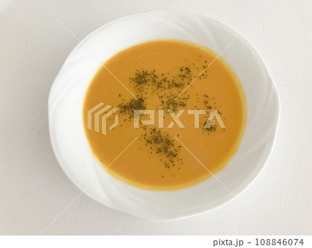 バターナッツカボチャのポタージュスープ 108846074