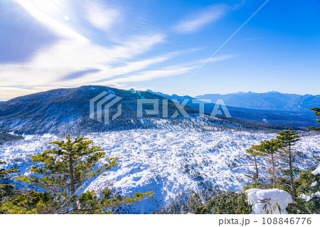 【冬素材】雪の北横岳の登山風景【長野県】 108846776