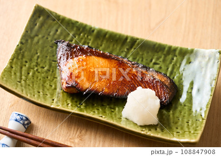 ぶりの照り焼き 108847908