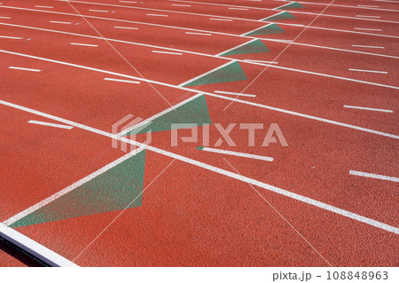 陸上トラック 108848963