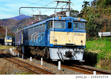汽笛よ響け!!往時の雄姿を今に伝える…峠のシェルパ・EF63電気機関車【重連運転】 108849359