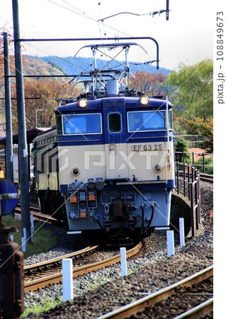 汽笛よ響け!!往時の雄姿を今に伝える…峠のシェルパ・EF63電気機関車【重連運転】 108849673