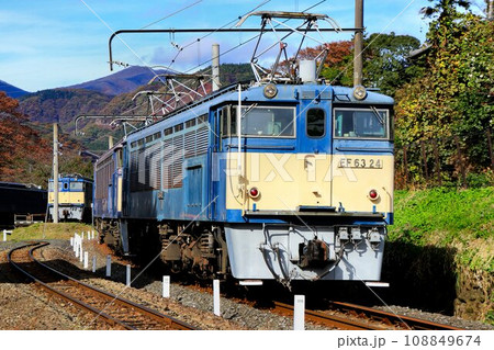汽笛よ響け!!往時の雄姿を今に伝える…峠のシェルパ・EF63電気機関車【重連運転】 108849674