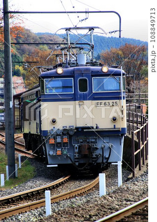 汽笛よ響け!!往時の雄姿を今に伝える…峠のシェルパ・EF63電気機関車【重連運転】 108849713
